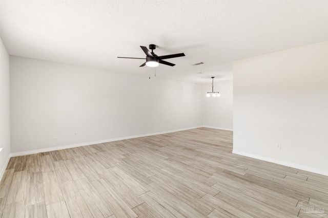 5125 Central Dr, Pace, FL 32571