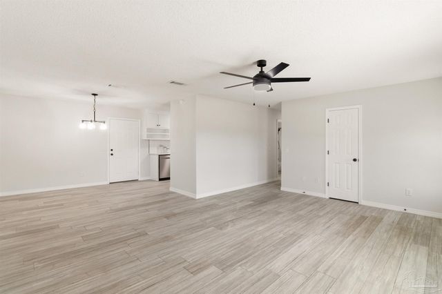 5125 Central Dr, Pace, FL 32571