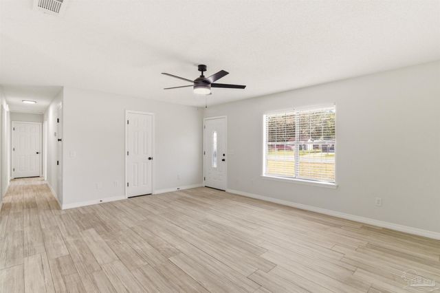 5125 Central Dr, Pace, FL 32571