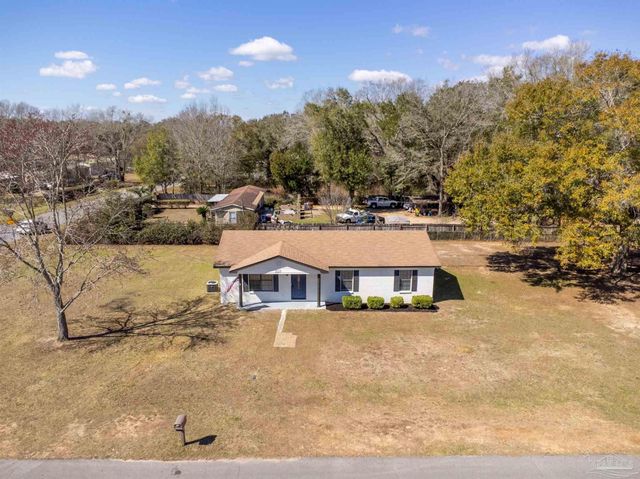 5125 Central Dr, Pace, FL 32571