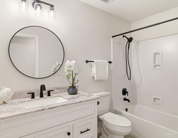 5125 Central Dr, Pace, FL 32571