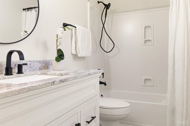 5125 Central Dr, Pace, FL 32571