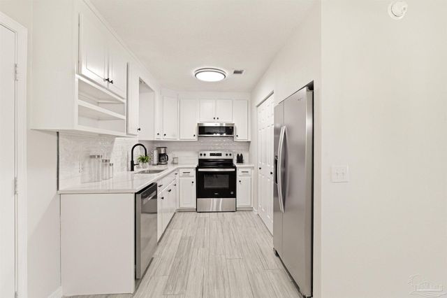 5125 Central Dr, Pace, FL 32571