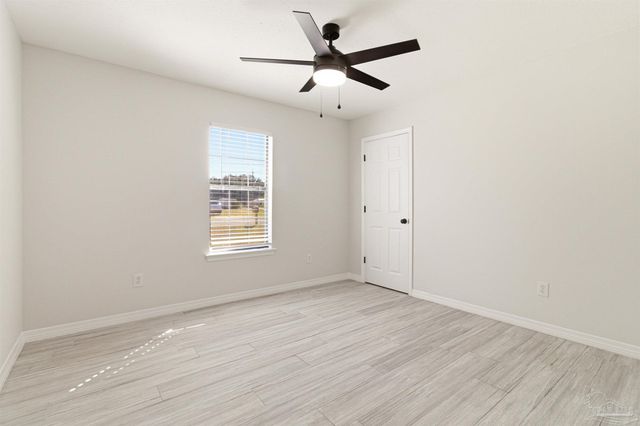 5125 Central Dr, Pace, FL 32571