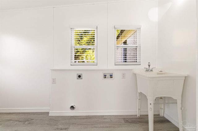 5125 Central Dr, Pace, FL 32571