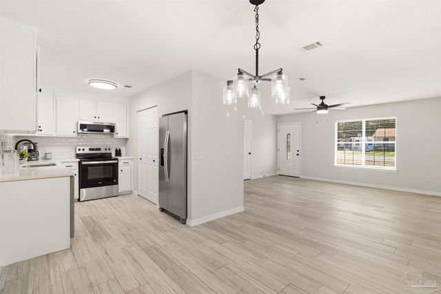 5125 Central Dr, Pace, FL 32571