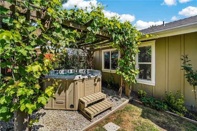 8211 Quartz Avenue, Winnetka, CA 91306