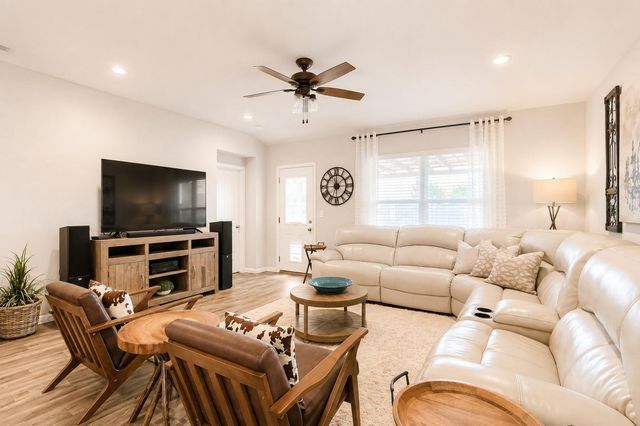 101 Democracy CT, Liberty Hill, TX 78642