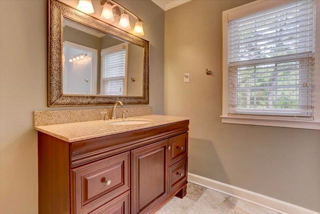 2178 E GLENALDEN DR, Germantown, TN 38139