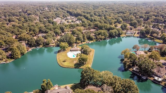 2178 E GLENALDEN DR, Germantown, TN 38139