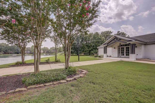 2178 E GLENALDEN DR, Germantown, TN 38139