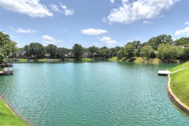 2178 E GLENALDEN DR, Germantown, TN 38139