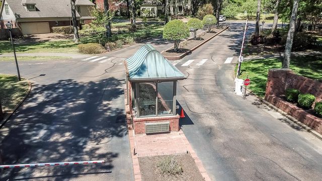 2178 E GLENALDEN DR, Germantown, TN 38139