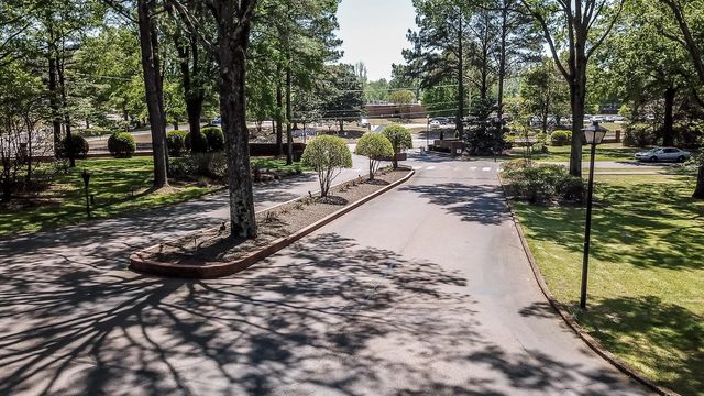 2178 E GLENALDEN DR, Germantown, TN 38139