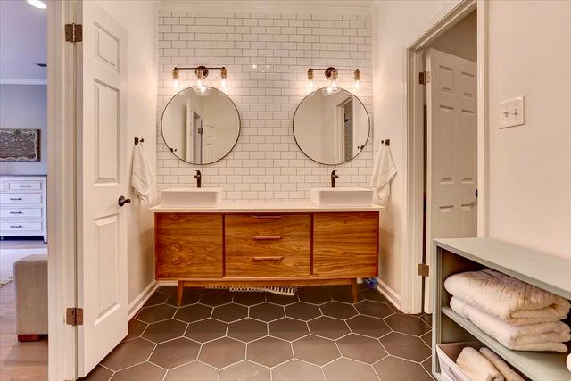 2178 E GLENALDEN DR, Germantown, TN 38139