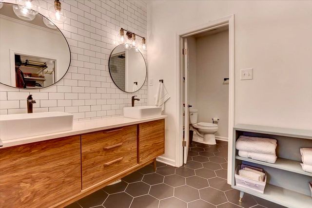 2178 E GLENALDEN DR, Germantown, TN 38139