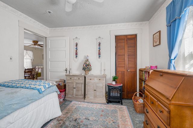 66 Seventh Ave, Lowell, MA 01854