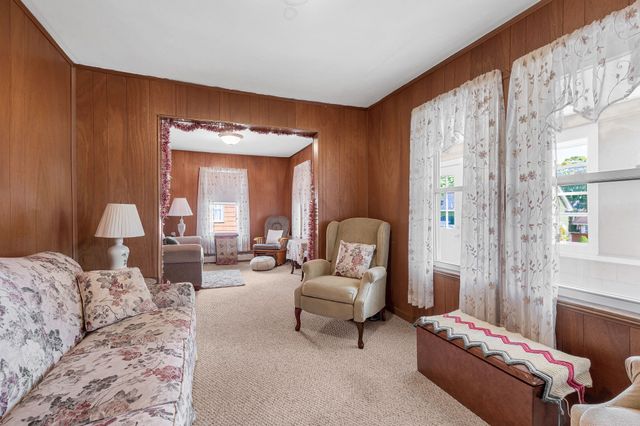 66 Seventh Ave, Lowell, MA 01854
