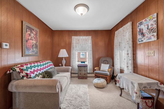 66 Seventh Ave, Lowell, MA 01854