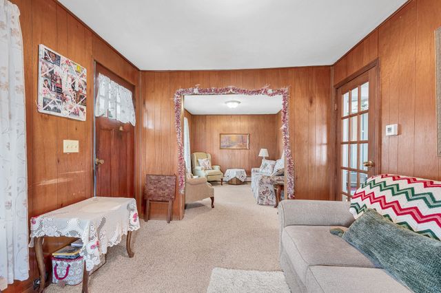 66 Seventh Ave, Lowell, MA 01854