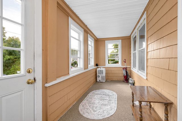 66 Seventh Ave, Lowell, MA 01854