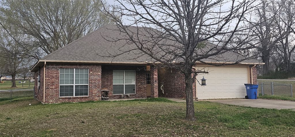 400 Bent Creek Dr, Grand Saline, TX 75140