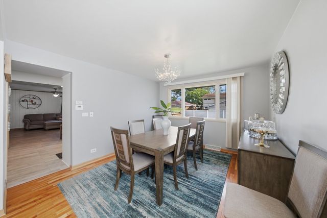 10623 WINDSOR Drive, Westchester, IL 60154