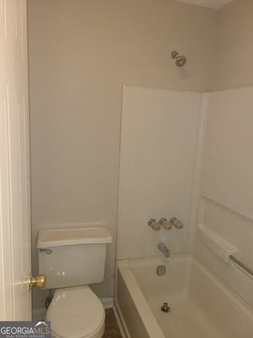 8010 Woodlake Drive, Riverdale, GA 30274