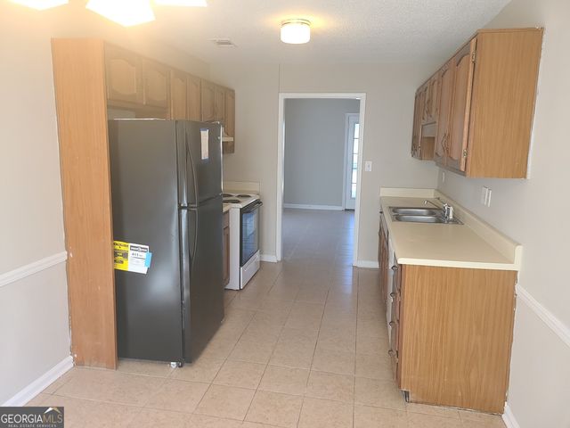 8010 Woodlake Drive, Riverdale, GA 30274