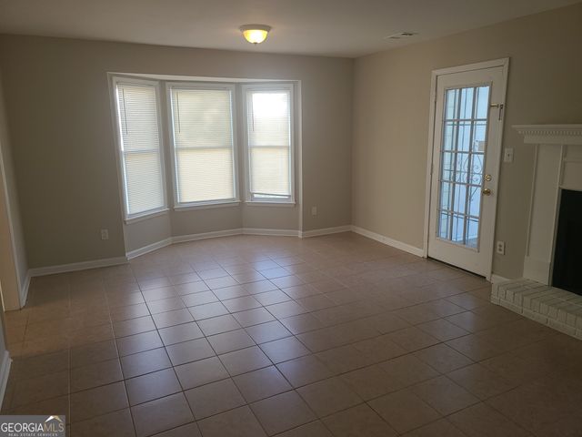 8010 Woodlake Drive, Riverdale, GA 30274
