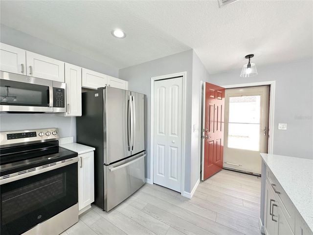 1336 LAJOLLA CIRCLE, Lady Lake, FL 32159