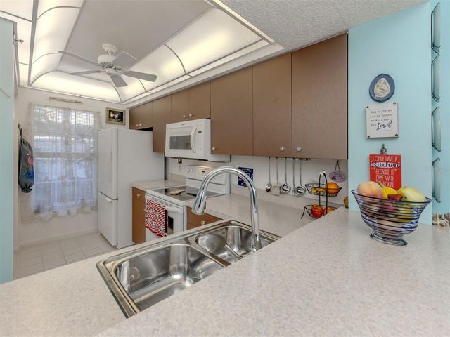 818 WEXFORD BOULEVARD 818, Venice, FL 34293