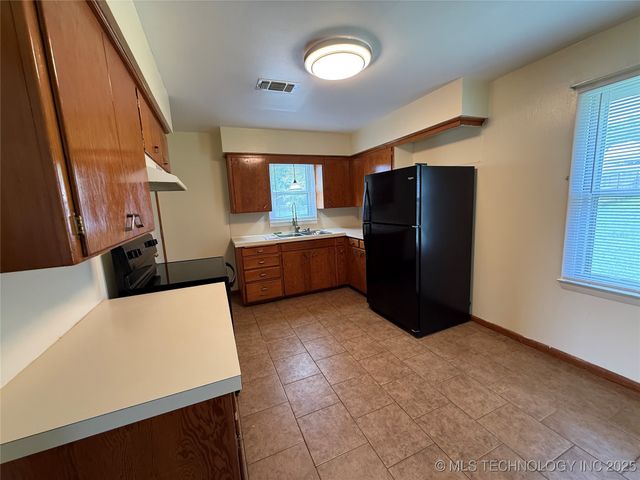 911 E Polk Avenue, Mcalester, OK 74501