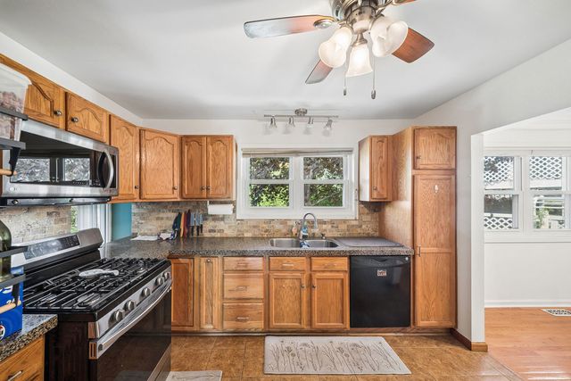 1160 Bramble Avenue, Bolingbrook, IL 60490