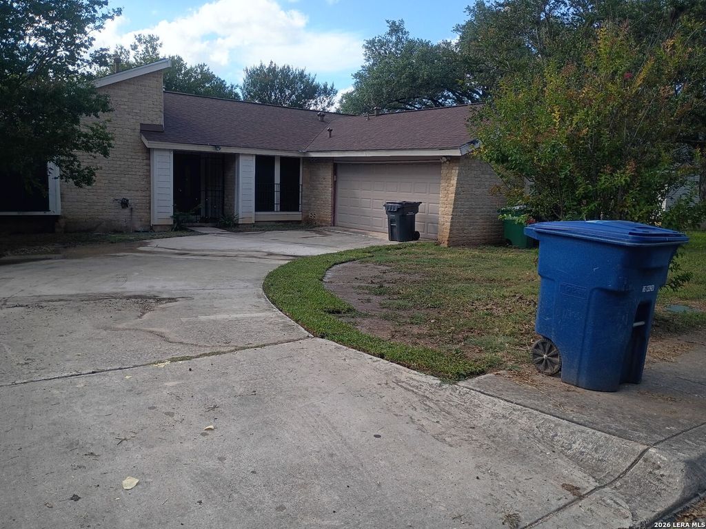 8319 SHALLOW CREEK DR, San Antonio, TX 78251