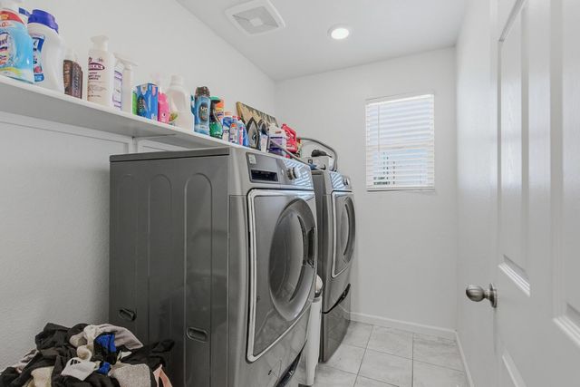 8025 Hughes Ct, Citrus Heights, CA 95610