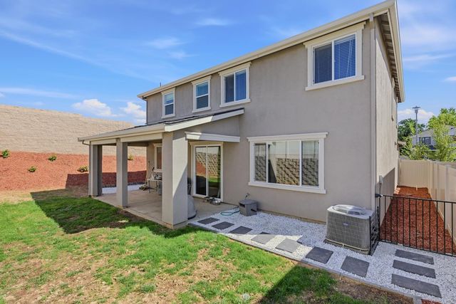 8025 Hughes Ct, Citrus Heights, CA 95610