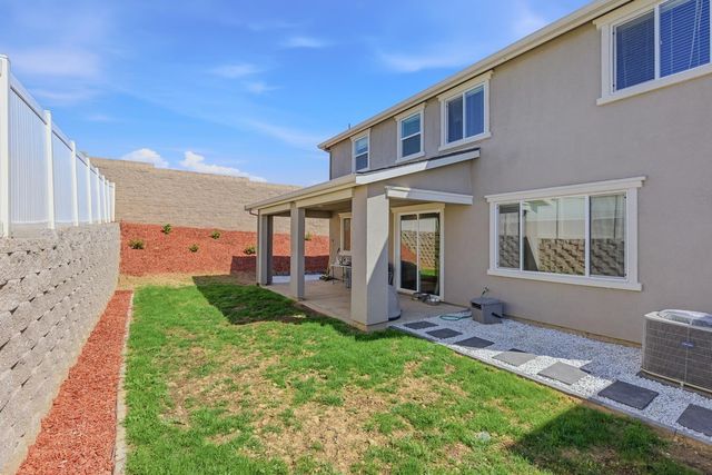 8025 Hughes Ct, Citrus Heights, CA 95610