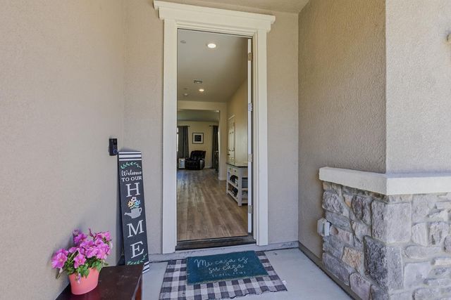 8025 Hughes Ct, Citrus Heights, CA 95610