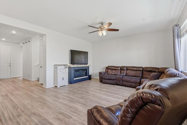 8025 Hughes Ct, Citrus Heights, CA 95610