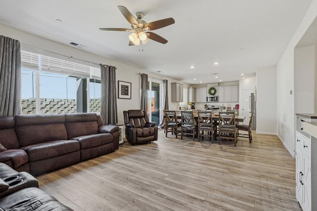 8025 Hughes Ct, Citrus Heights, CA 95610