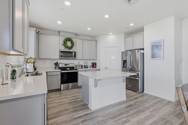 8025 Hughes Ct, Citrus Heights, CA 95610