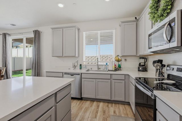 8025 Hughes Ct, Citrus Heights, CA 95610