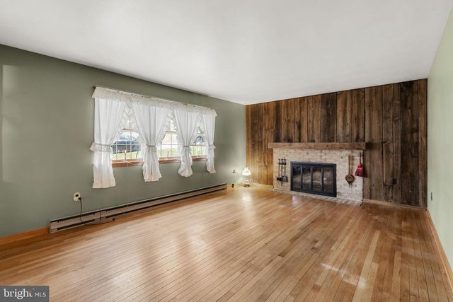 1419 FRITZTOWN RD, Reinholds, PA 17569