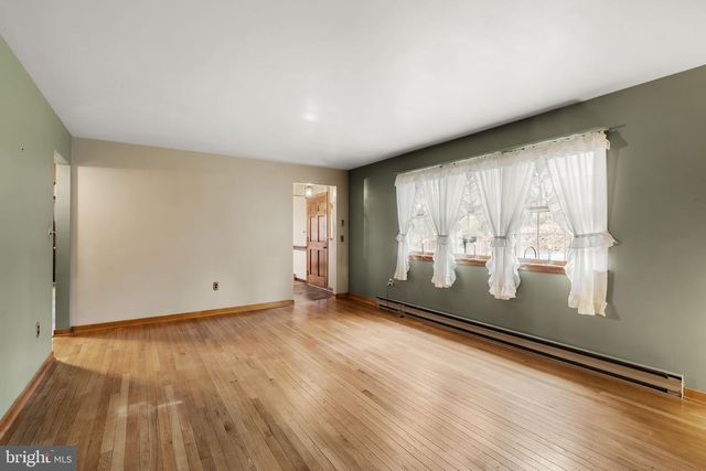 1419 FRITZTOWN RD, Reinholds, PA 17569