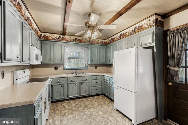 1419 FRITZTOWN RD, Reinholds, PA 17569