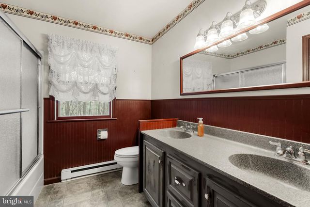 1419 FRITZTOWN RD, Reinholds, PA 17569