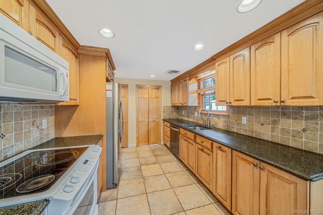 151 Wedgewood Drive, Hauppauge, NY 11788