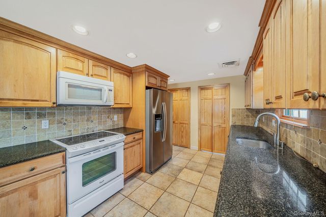 151 Wedgewood Drive, Hauppauge, NY 11788