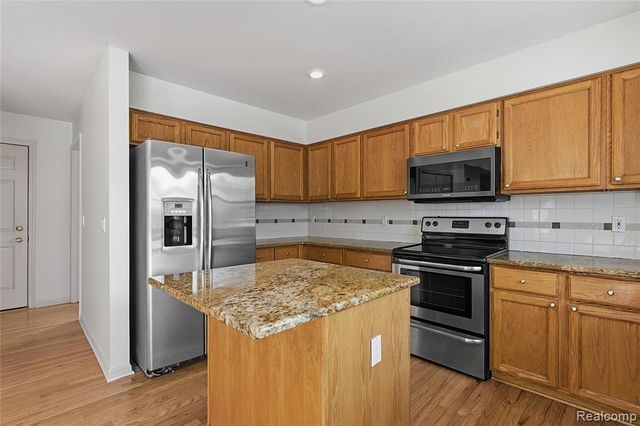 45677 Radnor Road, Canton, MI 48187